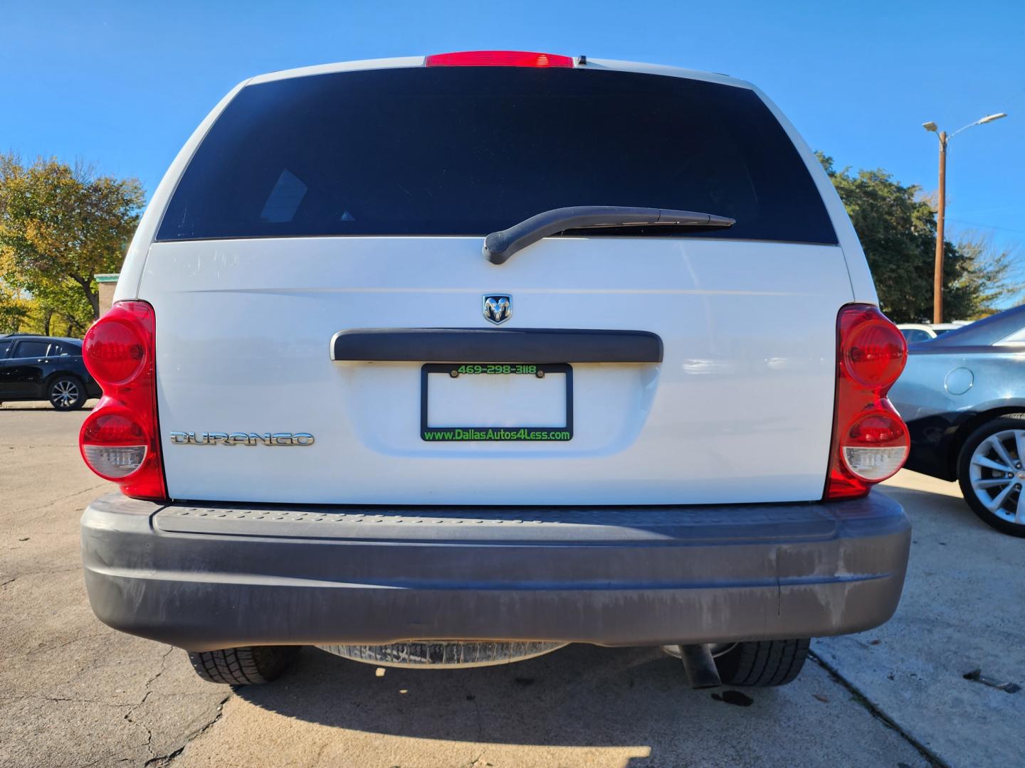 2005 WHITE Dodge Durango ST (1D4HD38K75F) with an 3.7L V6 SOHC 12V engine, AUTO transmission, located at 2660 S.Garland Avenue, Garland, TX, 75041, (469) 298-3118, 32.885387, -96.656776 - Photo#4